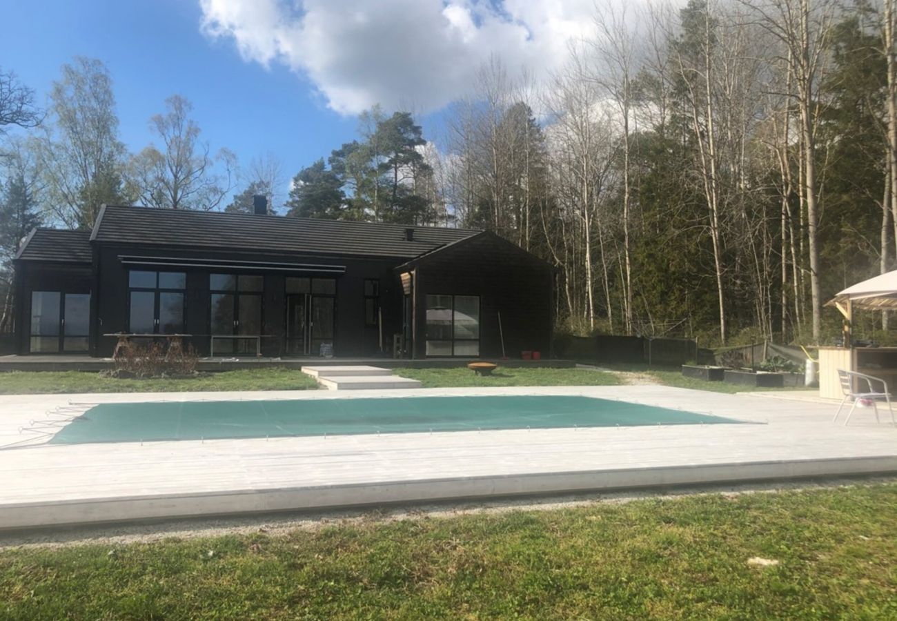 Ferienhaus in Romakloster - Einzigartiges Haus mit Salzwasserpool auf Gotland | SE12015