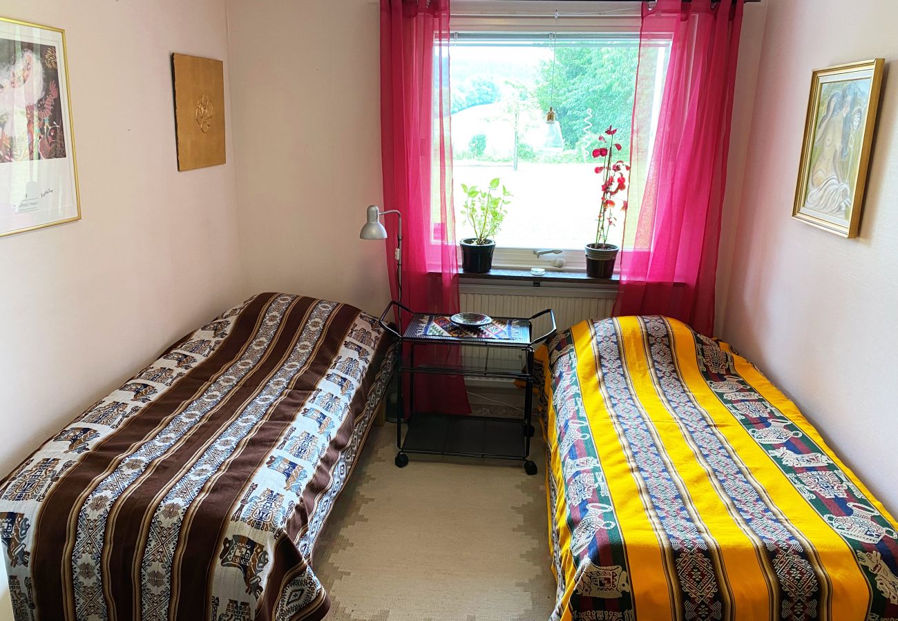 Ferienhaus in Varnhem - Malerische Unterkunft in gut ausgestatteter Villa mit Seeblick | SE08047