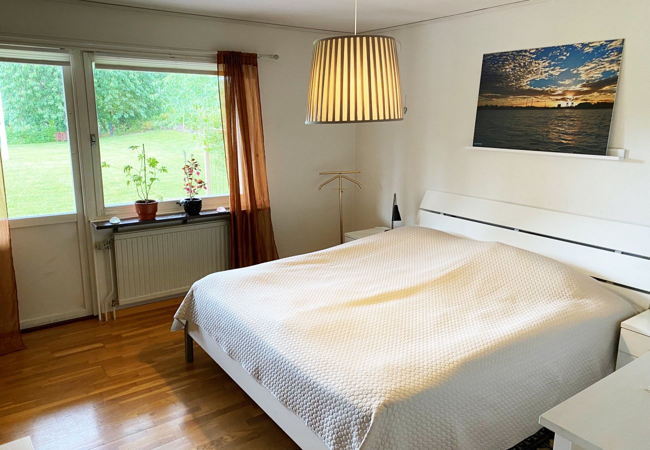 Ferienhaus in Varnhem - Malerische Unterkunft in gut ausgestatteter Villa mit Seeblick | SE08047