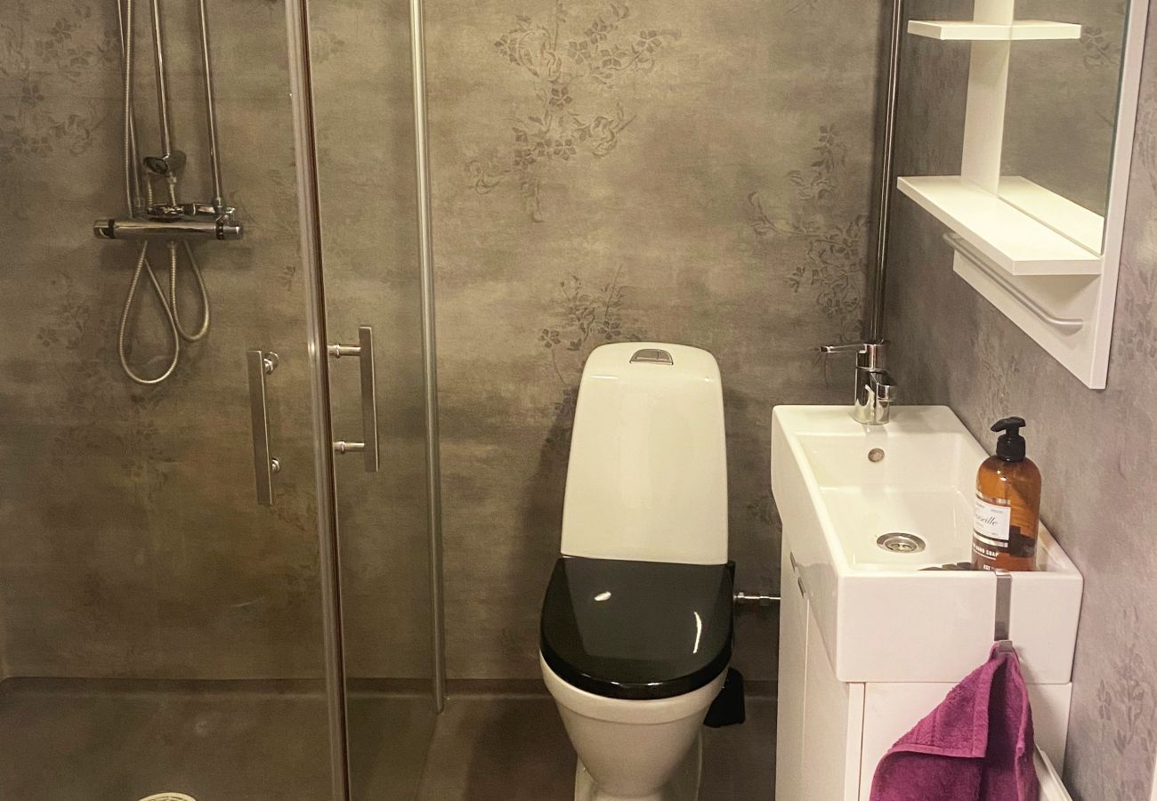 Ferienhaus in Varnhem - Malerische Unterkunft in gut ausgestatteter Villa mit Seeblick | SE08047