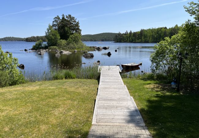 Ferienhaus in Järnforsen - Neu erbautes Ferienhaus auf einem Seegrundstück am Flatensee | SE05035