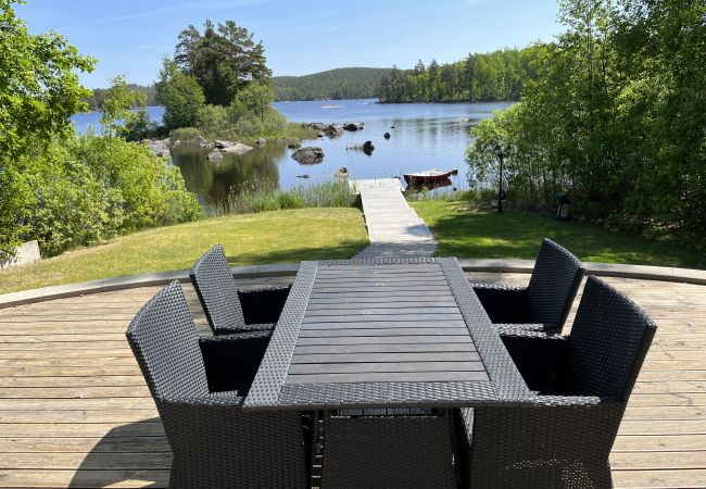 Ferienhaus in Järnforsen - Neu erbautes Ferienhaus auf einem Seegrundstück am Flatensee | SE05035