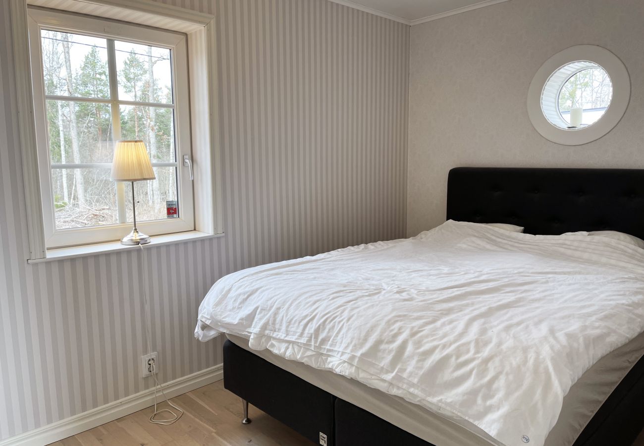 Ferienhaus in Järnforsen - Neu erbautes Ferienhaus auf einem Seegrundstück am Flatensee | SE05035