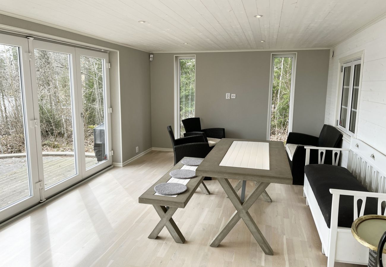 Ferienhaus in Järnforsen - Neu erbautes Ferienhaus auf einem Seegrundstück am Flatensee | SE05035