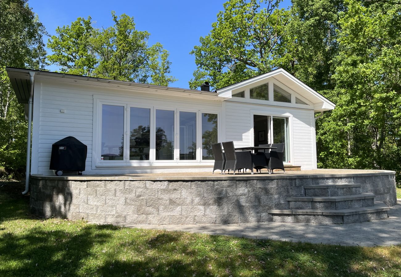 Ferienhaus in Järnforsen - Neu erbautes Ferienhaus auf einem Seegrundstück am Flatensee | SE05035