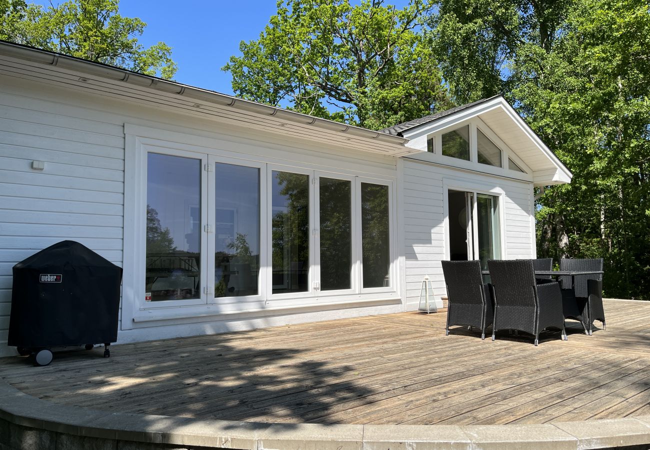 Ferienhaus in Järnforsen - Neu erbautes Ferienhaus auf einem Seegrundstück am Flatensee | SE05035