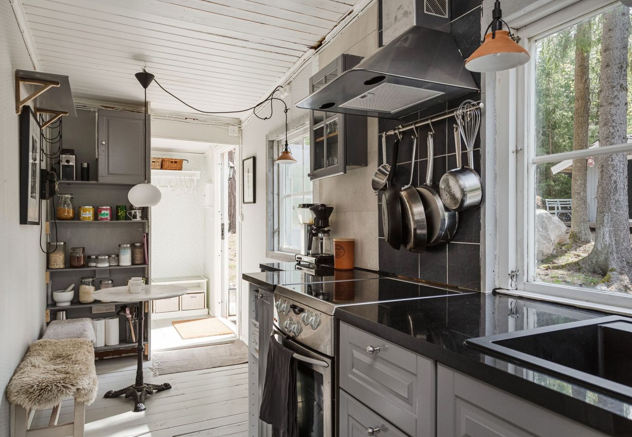 Ferienhaus in Färentuna - Gemütliches Ferienhaus mit Seeblick auf Ekerö/Färentuna | SE13007