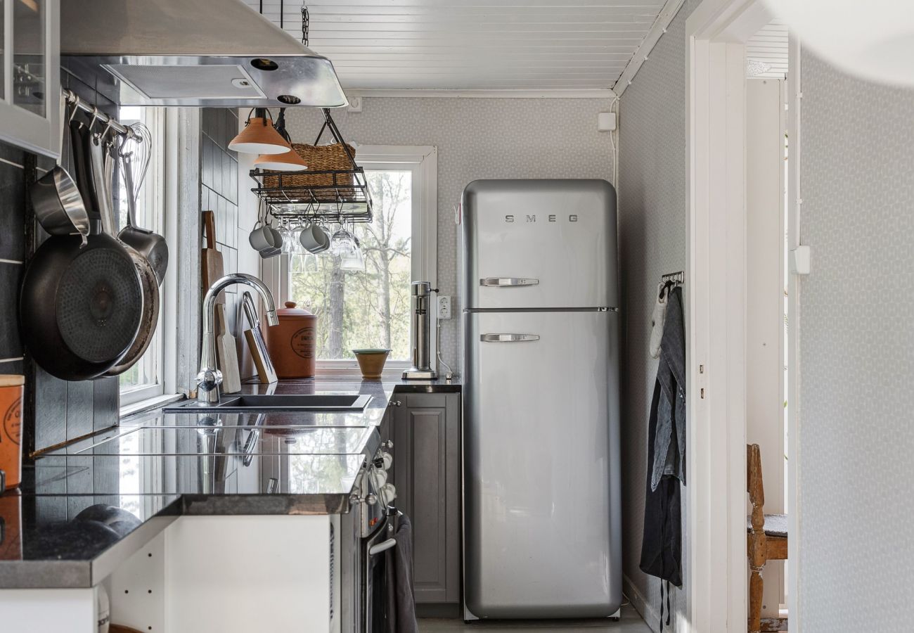 Ferienhaus in Färentuna - Gemütliches Ferienhaus mit Seeblick auf Ekerö/Färentuna | SE13007