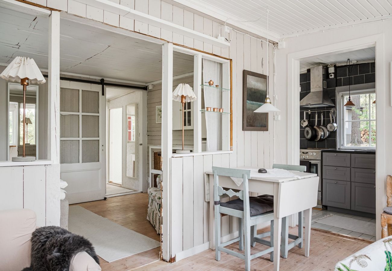 Ferienhaus in Färentuna - Gemütliches Ferienhaus mit Seeblick auf Ekerö/Färentuna | SE13007