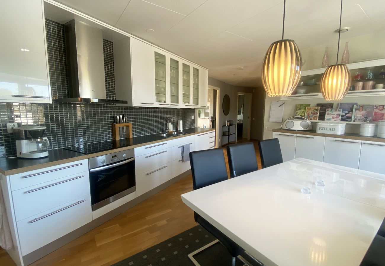 Ferienhaus in Ekeby - Moderne Unterkunft mit Whirlpool in Ekeby SE01053