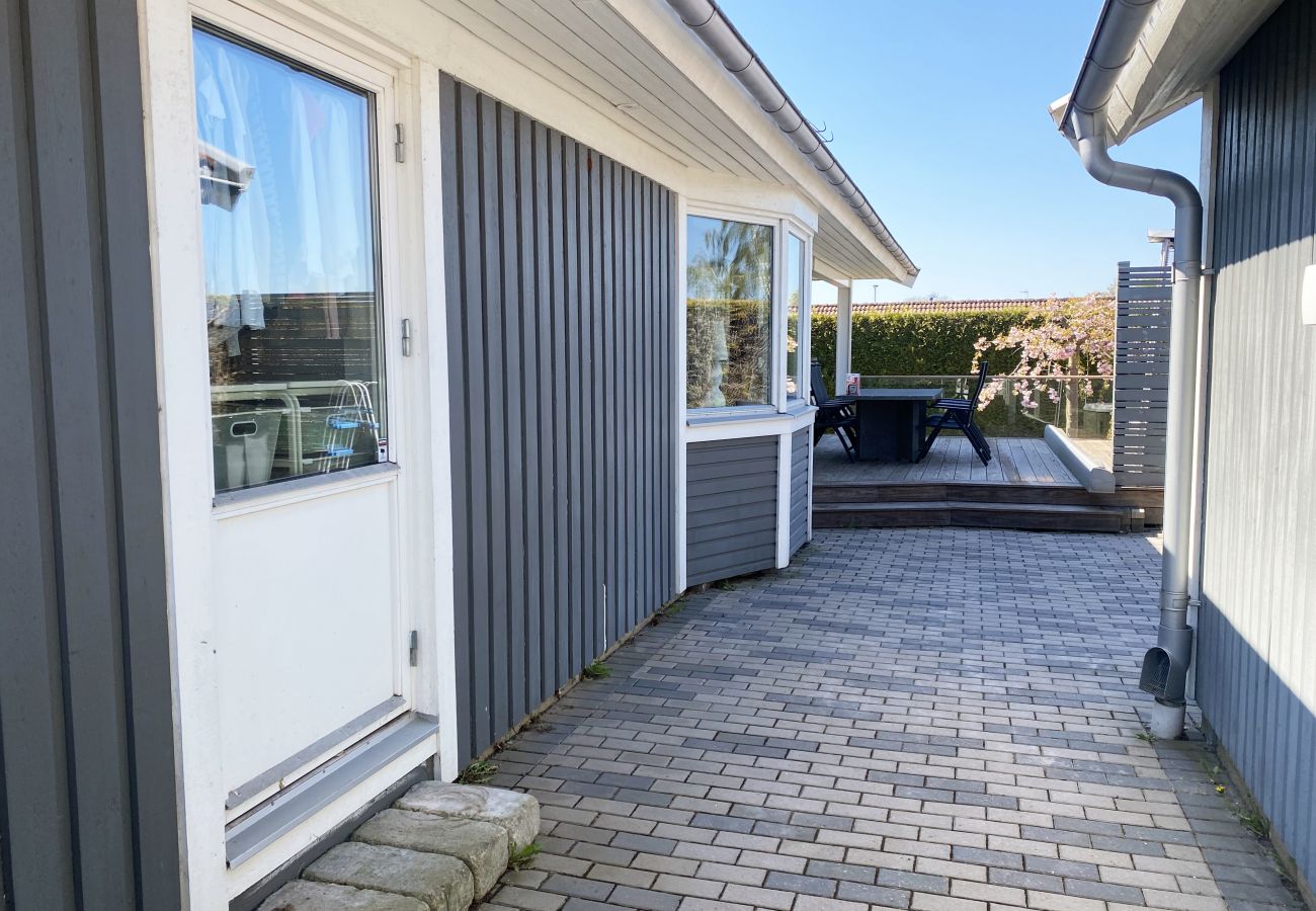 Ferienhaus in Ekeby - Moderne Unterkunft mit Whirlpool in Ekeby SE01053