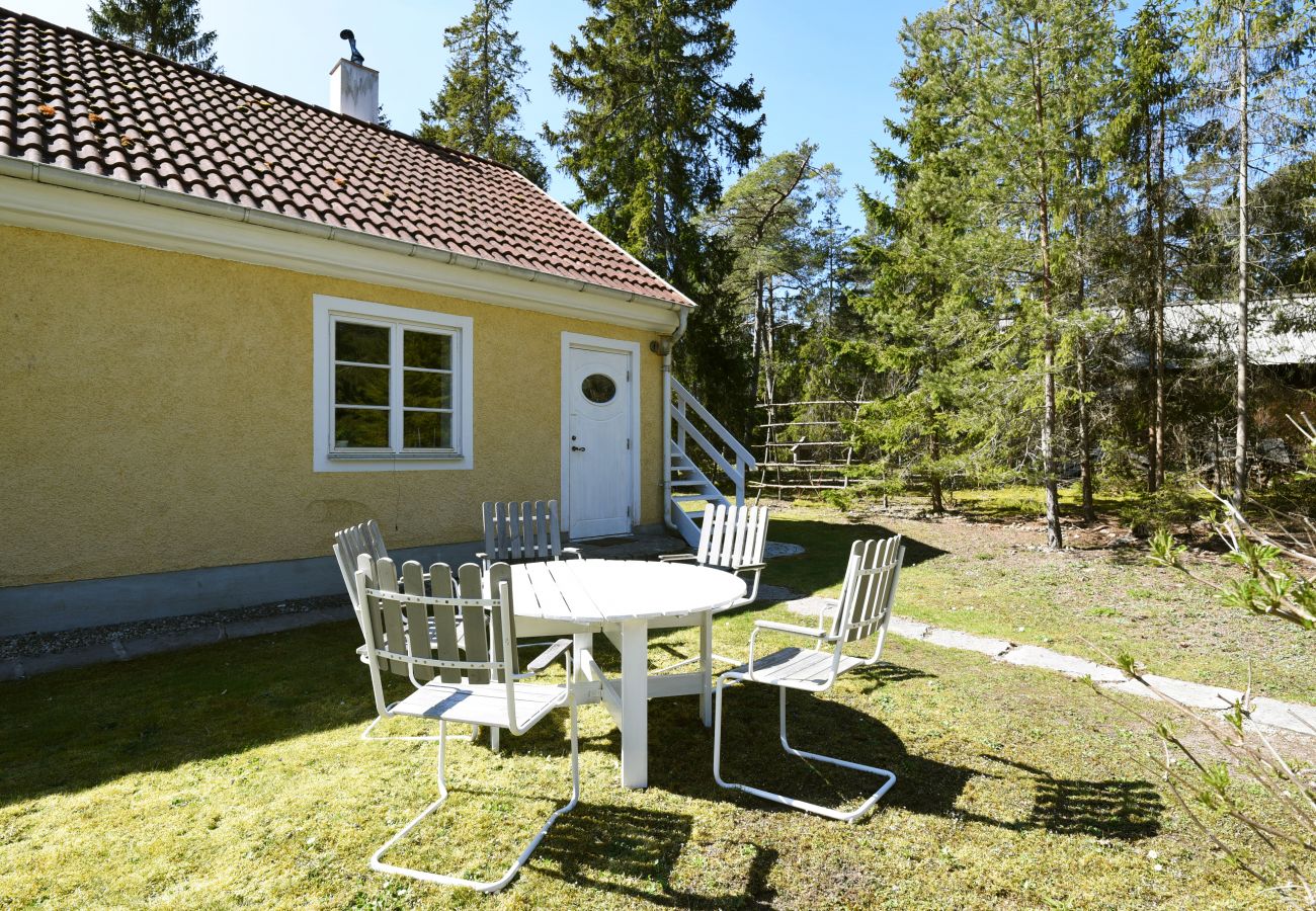 Ferienwohnung in Lärbro - Gemütliches Ferienhaus  in Gotland mit Sauna in der Nähe von Salzbädern | SE12017