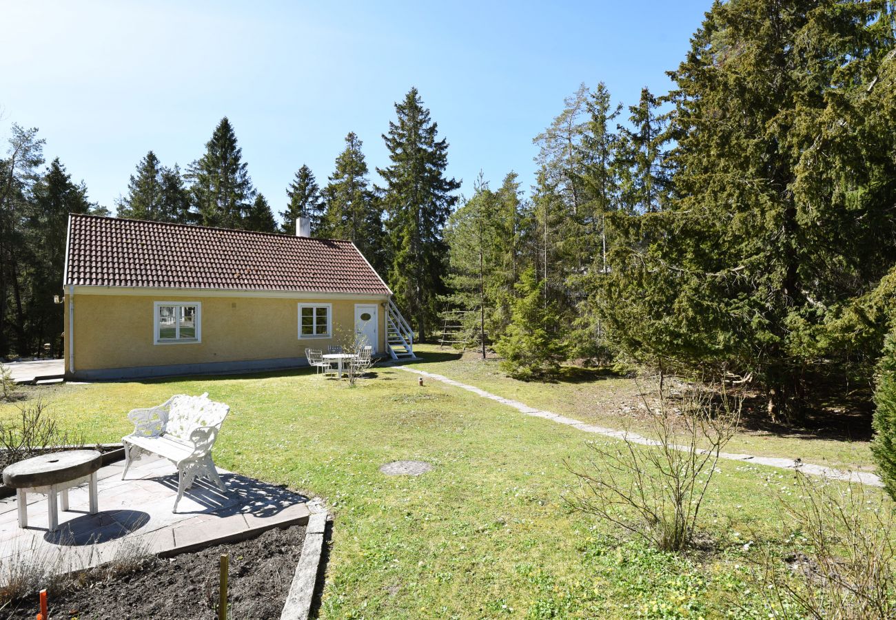 Ferienwohnung in Lärbro - Gemütliches Ferienhaus  in Gotland mit Sauna in der Nähe von Salzbädern | SE12017