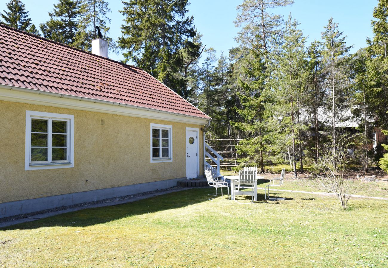 Ferienwohnung in Lärbro - Gemütliches Ferienhaus  in Gotland mit Sauna in der Nähe von Salzbädern | SE12017