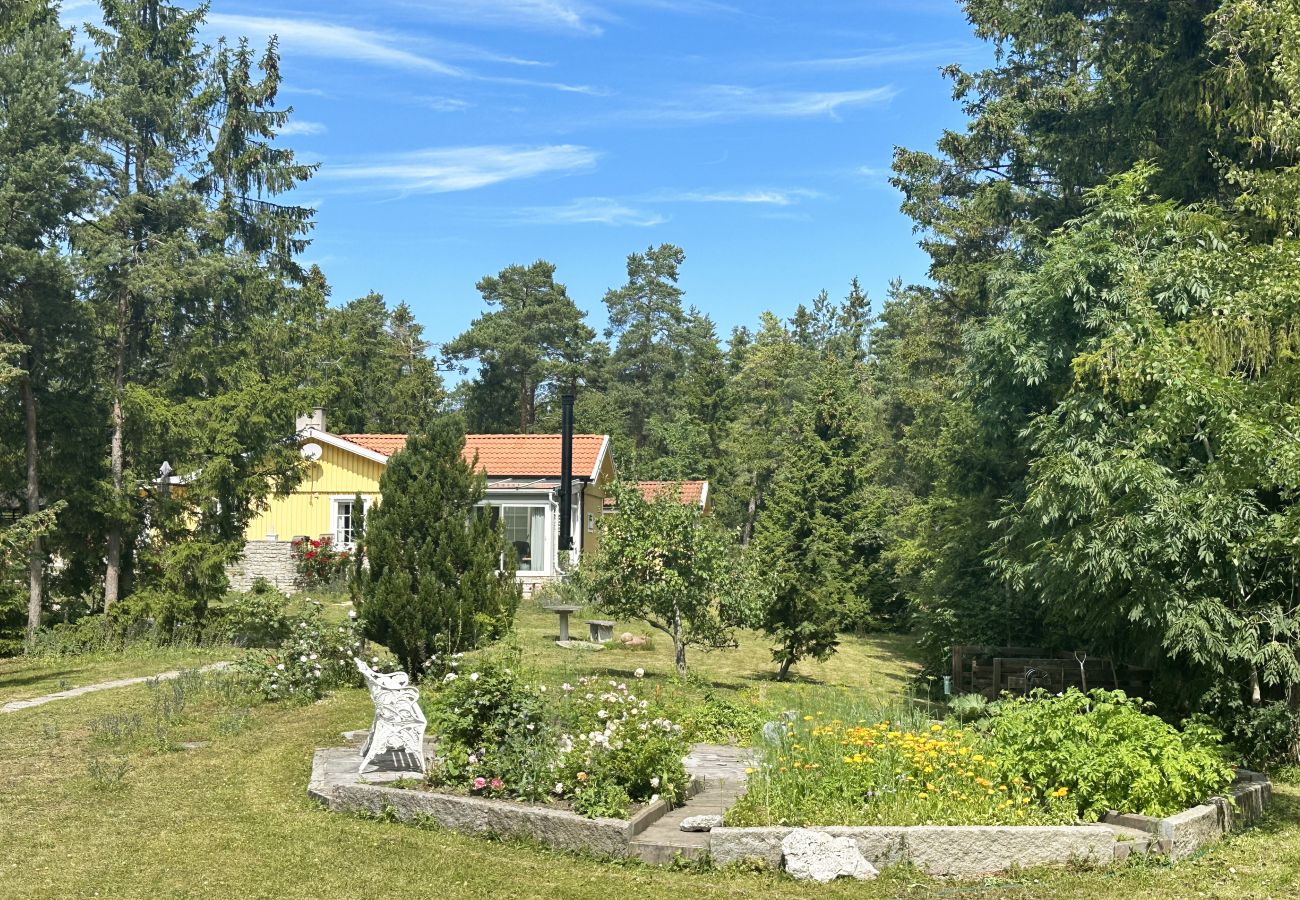 Ferienwohnung in Lärbro - Gemütliches Ferienhaus  in Gotland mit Sauna in der Nähe von Salzbädern | SE12017