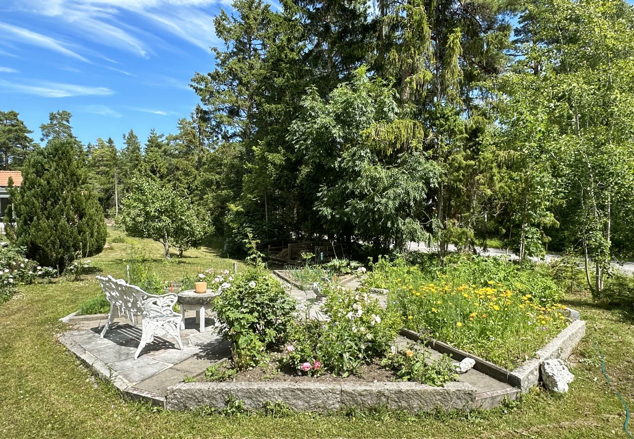 Ferienwohnung in Lärbro - Gemütliches Ferienhaus  in Gotland mit Sauna in der Nähe von Salzbädern | SE12017