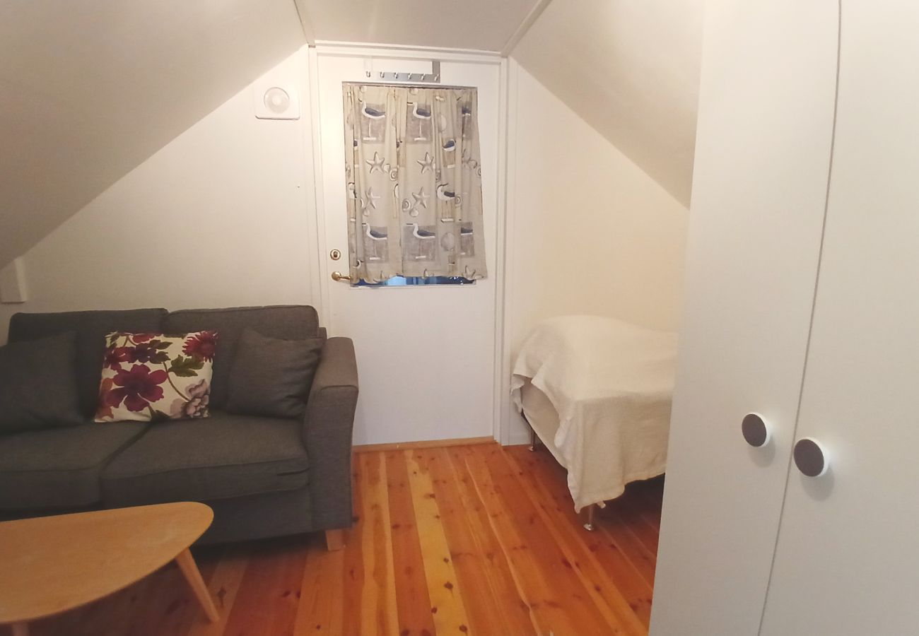 Ferienwohnung in Lärbro - Gemütliches Ferienhaus  in Gotland mit Sauna in der Nähe von Salzbädern | SE12017