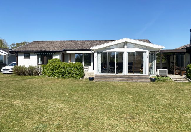 Ferienhaus in Båstad - Ferienhaus am Strand mit großem, schönem Garten | SE01054