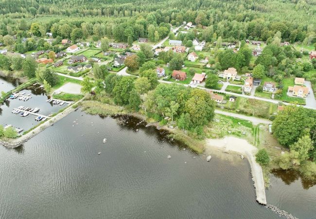 Ferienhaus in Lönashult - Schönes Ferienhaus mit Blick auf den See Åsnen in Hulevik, Lönashult | SE06056