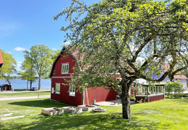 Ferienhaus in Lönashult - Schönes Ferienhaus mit Blick auf den See Åsnen in Hulevik, Lönashult | SE06056