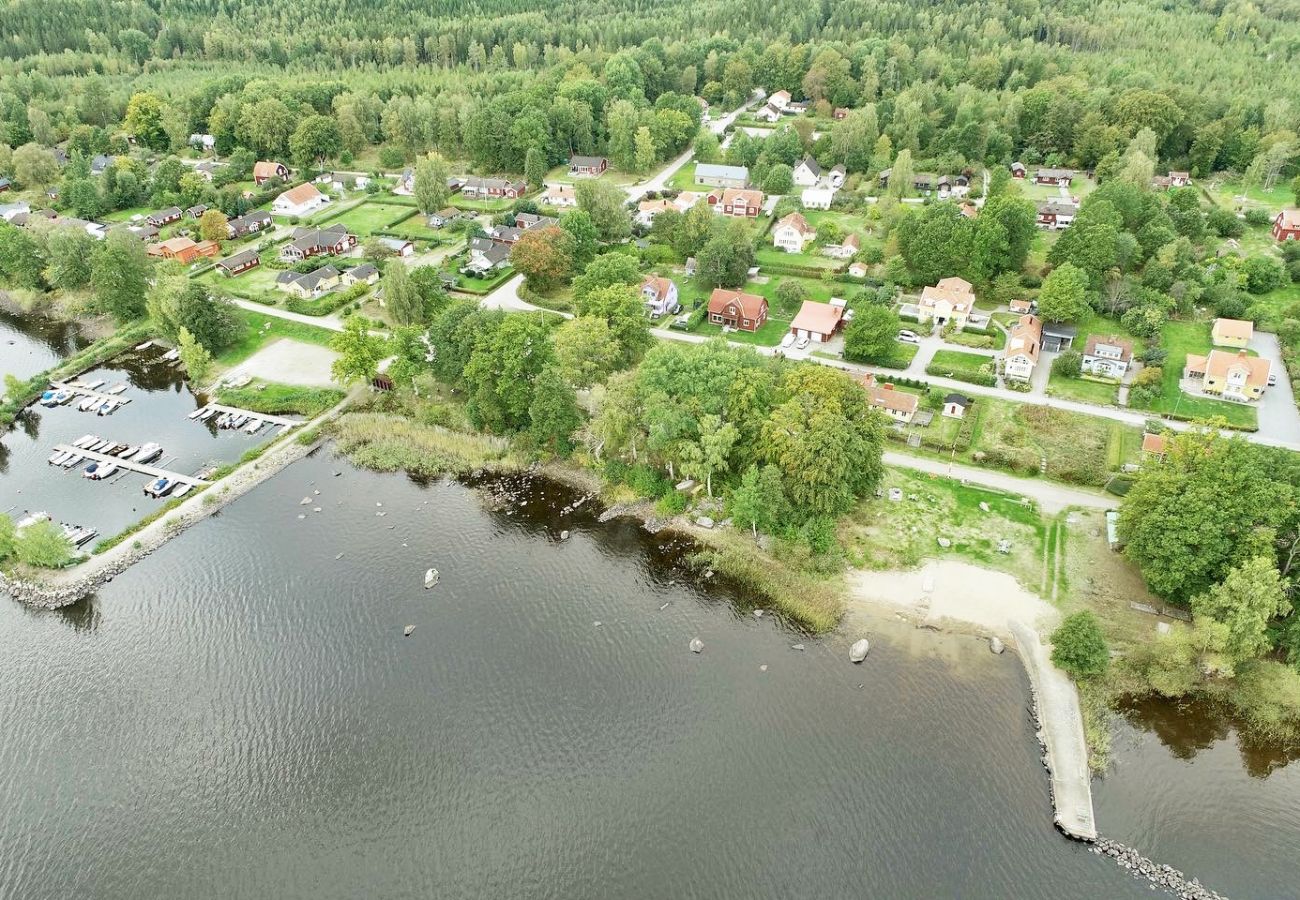 Ferienhaus in Lönashult - Schönes Ferienhaus mit Blick auf den See Åsnen in Hulevik, Lönashult | SE06056
