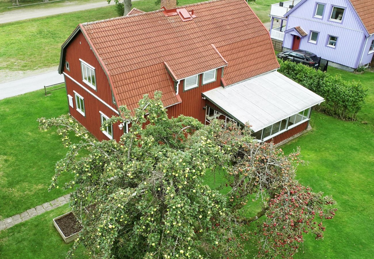 Ferienhaus in Lönashult - Schönes Ferienhaus mit Blick auf den See Åsnen in Hulevik, Lönashult | SE06056