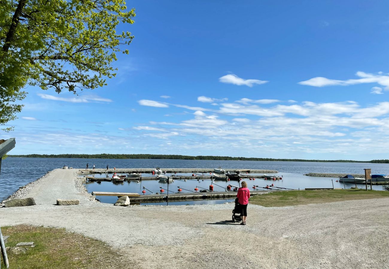 Ferienhaus in Lönashult - Schönes Ferienhaus mit Blick auf den See Åsnen in Hulevik, Lönashult | SE06056