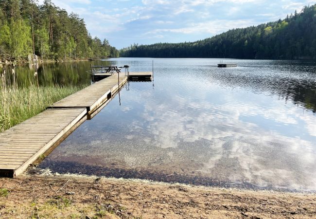 Ferienhaus in Tranås - Gemütliche Blockhütte nahe der Grenze zu Småland in Tranås/Ödeshög | SE10017