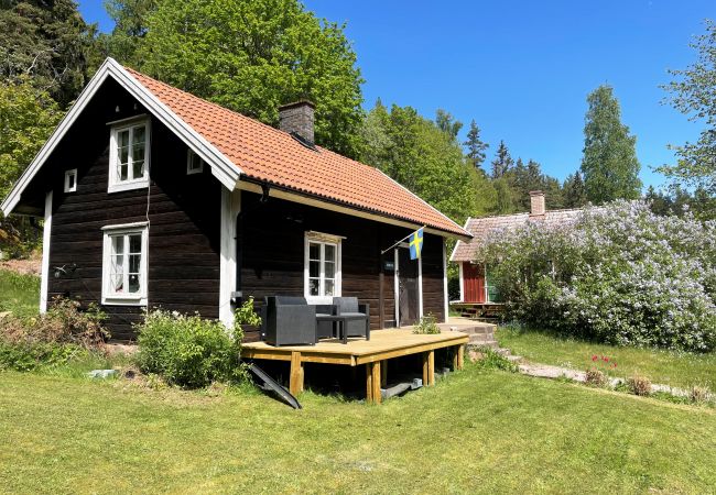 Ferienhaus in Tranås - Gemütliche Blockhütte nahe der Grenze zu Småland in Tranås/Ödeshög | SE10017