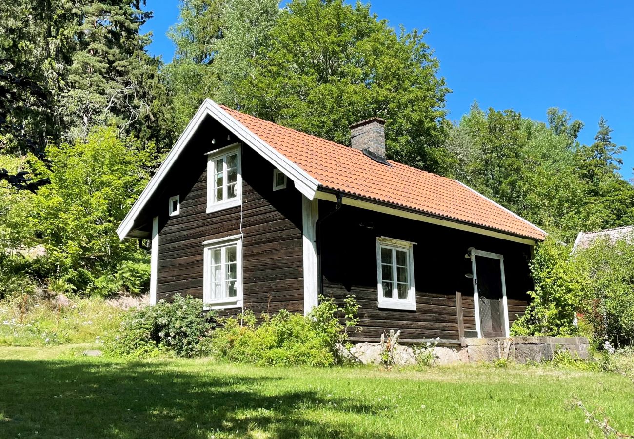 Ferienhaus in Tranås - Gemütliche Blockhütte nahe der Grenze zu Småland in Tranås/Ödeshög | SE10017