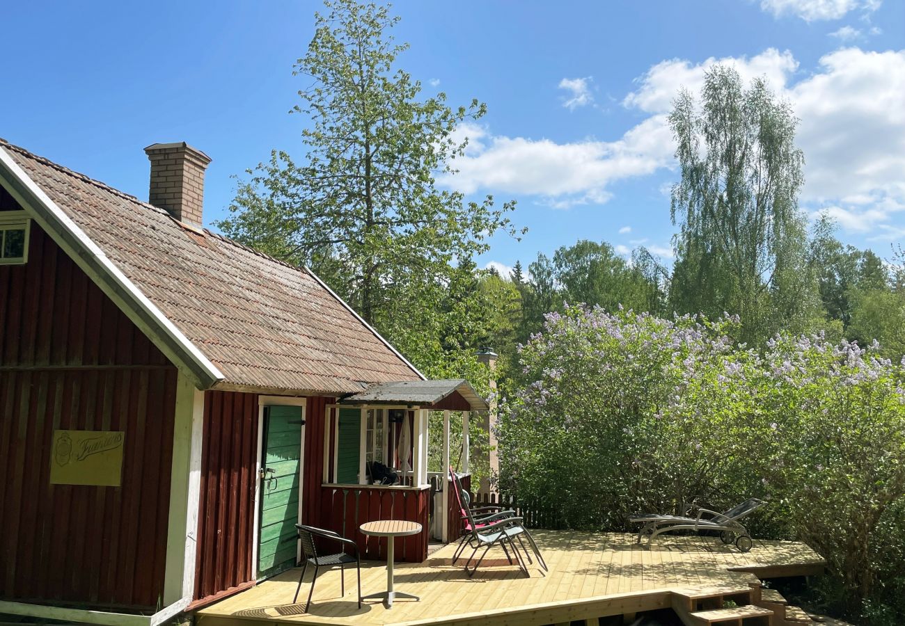 Ferienhaus in Tranås - Gemütliche Blockhütte nahe der Grenze zu Småland in Tranås/Ödeshög | SE10017