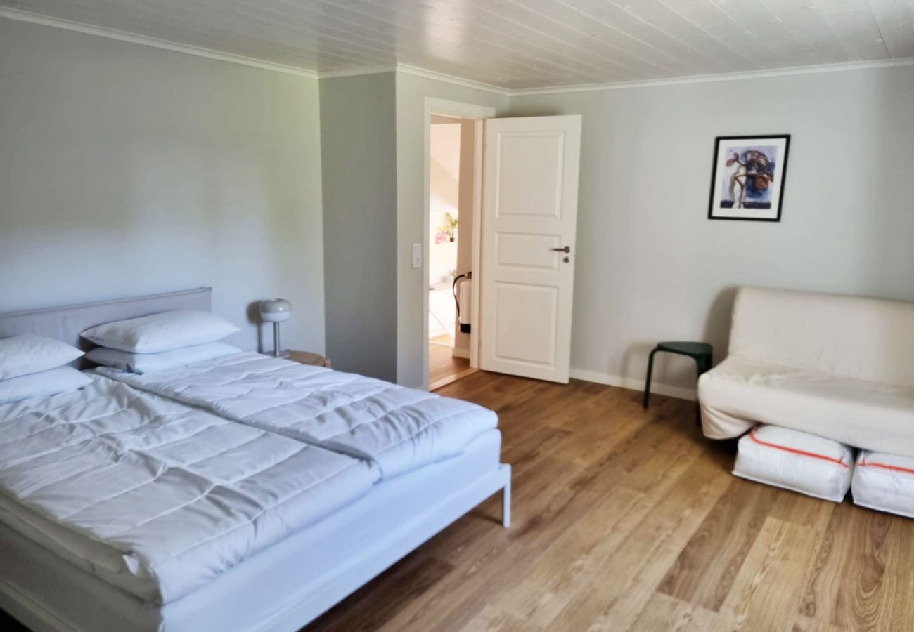 Ferienhaus in Lönashult -  Gut ausgestattetes Ferienhaus mit Blick auf den See Åsnen in Hulevik, Lönashult | SE06057
