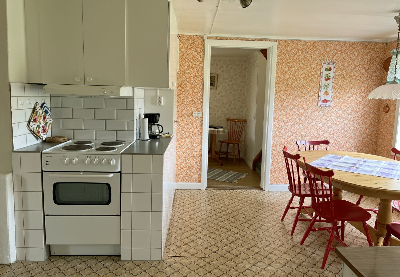 Ferienhaus in Gullringen - Gemütliches rotes Ferienhaus auf dem Land außerhalb von Vimmerby I SE05038