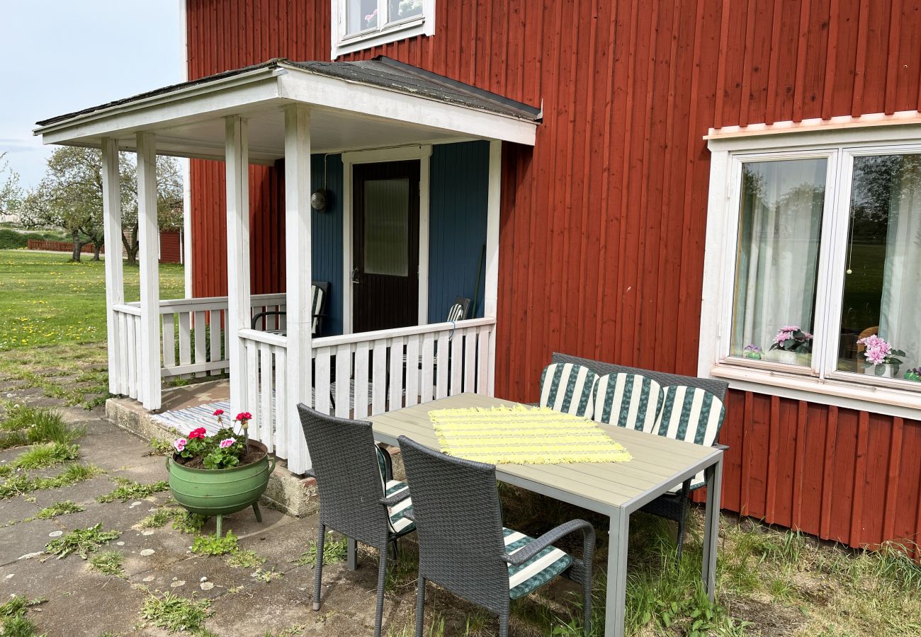 Ferienhaus in Gullringen - Gemütliches rotes Ferienhaus auf dem Land außerhalb von Vimmerby I SE05038