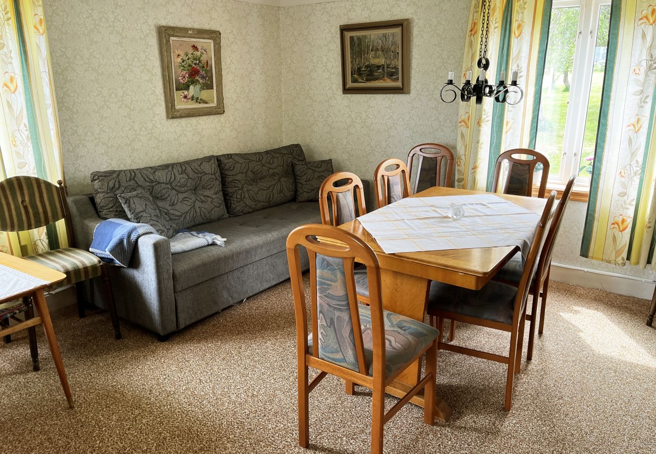Ferienhaus in Gullringen - Gemütliches rotes Ferienhaus auf dem Land außerhalb von Vimmerby I SE05038