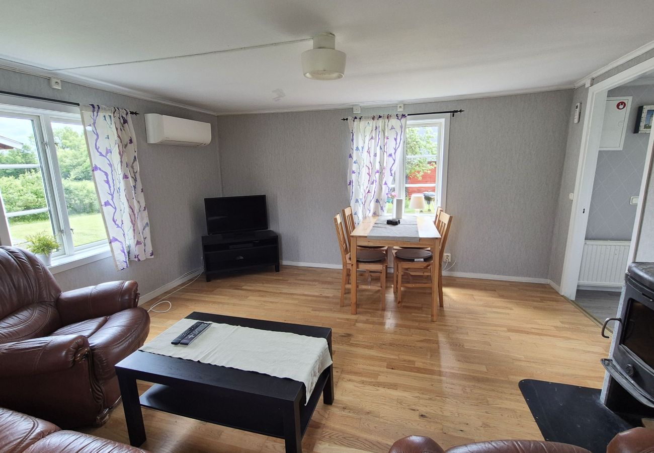Ferienhaus in Borgholm - Schönes Ferienhaus auf Öland mit grasenden Schafen in der Umgebung I SE04033
