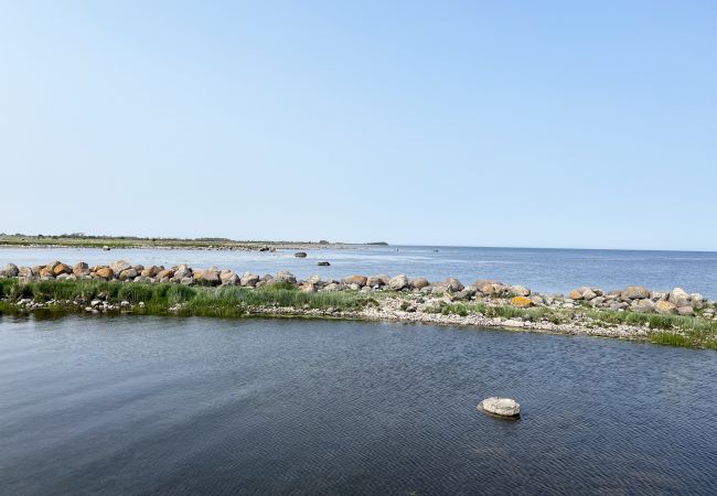 Ferienhaus in Mörbylånga - Rotes gemütliches Ferienhaus mit Meerblick | SE04035