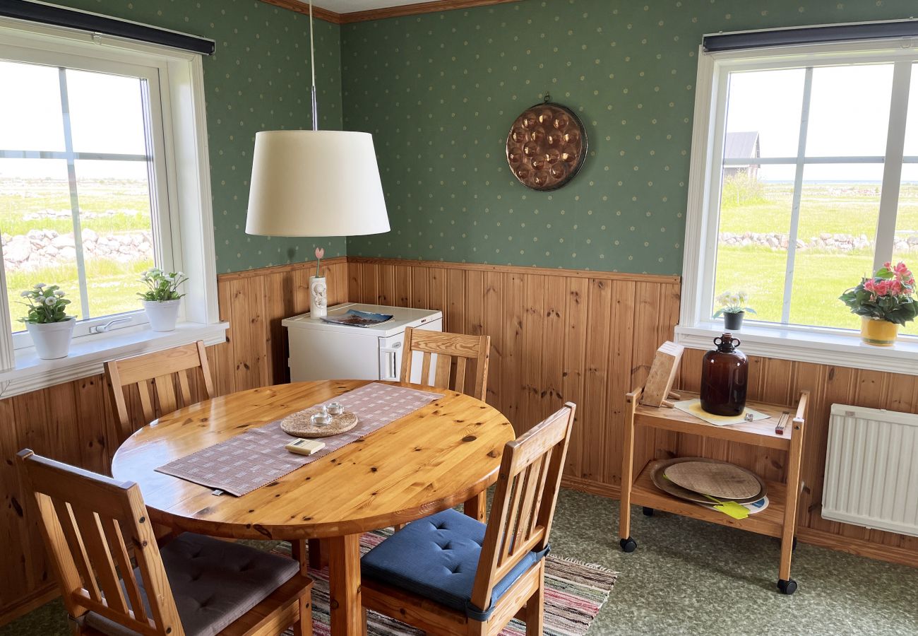 Ferienhaus in Mörbylånga - Rotes gemütliches Ferienhaus mit Meerblick | SE04035
