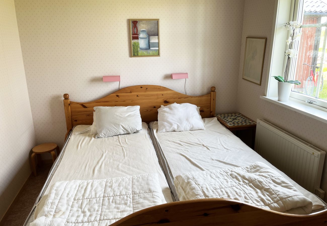 Ferienhaus in Mörbylånga - Rotes gemütliches Ferienhaus mit Meerblick | SE04035