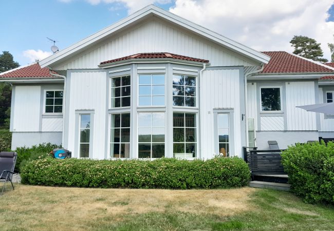 Ferienhaus in Floda - Modernes Ferienhaus mit Panoramablick auf wunderschöne Landschaften | SE08066