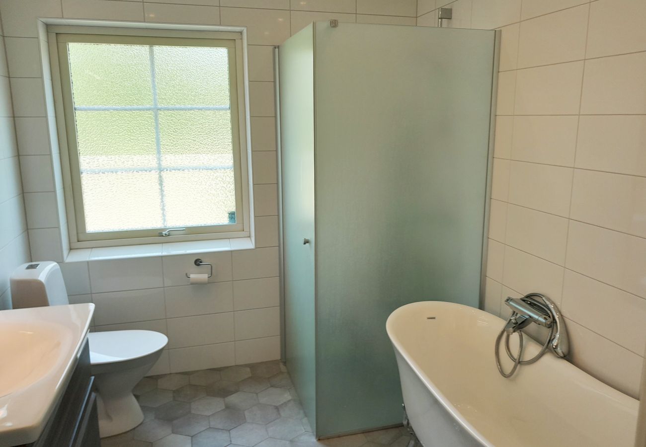 Ferienhaus in Floda - Modernes Ferienhaus mit Panoramablick auf wunderschöne Landschaften | SE08066