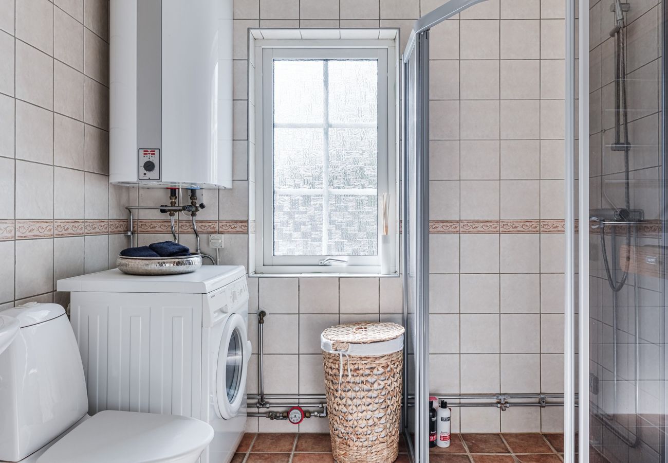 Ferienhaus in Knutby - Schönes Haus von hohem Standard am Golfplatz von Burvik mit Seeblick | SE13010