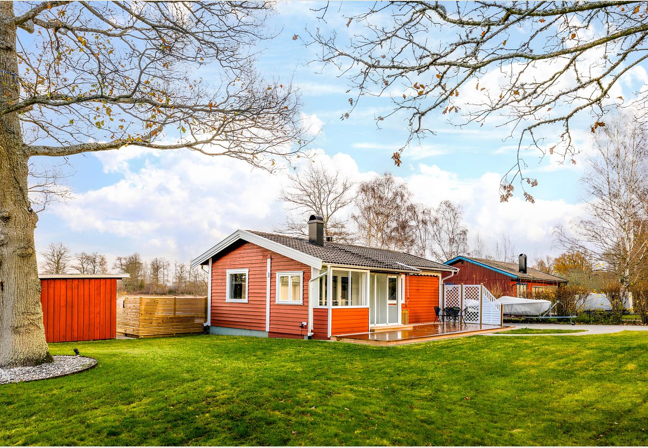 Ferienhaus in Ljungbyholm - Renoviertes Ferienhaus mit SPA, 200 m vom Meer entfernt | SE05039
