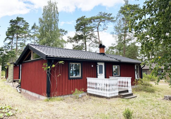 Ferienhaus in Mönsterås - Gemütliches Ferienhaus an einem schönen Familienbad in Oknö | SE05029