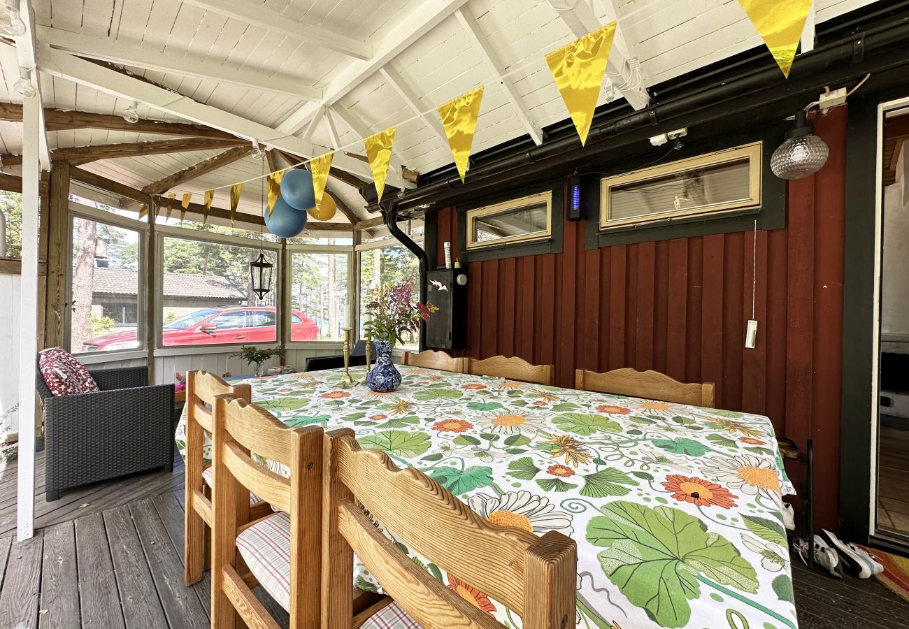 Ferienhaus in Mönsterås - Gemütliches Ferienhaus an einem schönen Familienbad in Oknö | SE05029