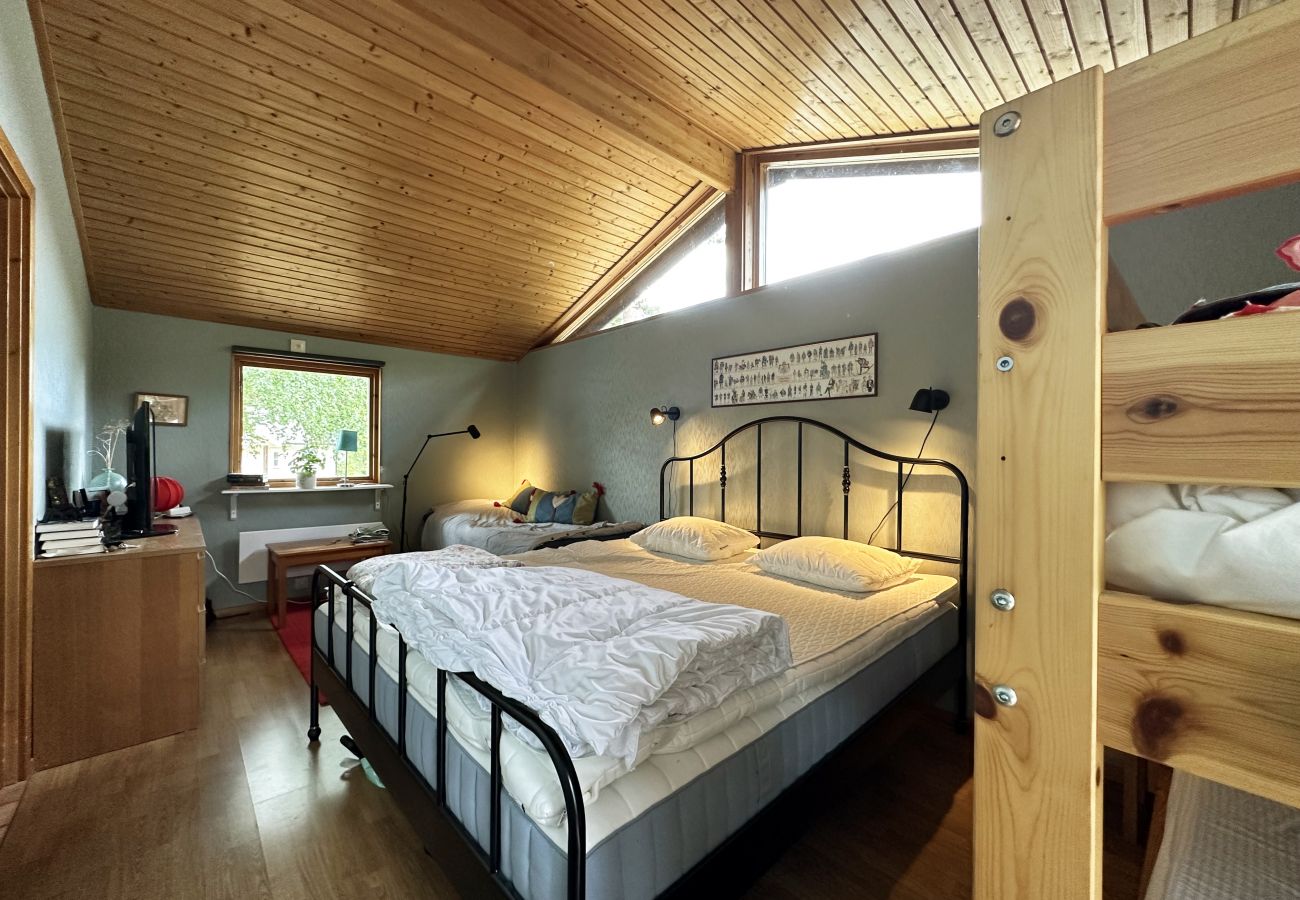 Ferienhaus in Mönsterås - Gemütliches Ferienhaus an einem schönen Familienbad in Oknö | SE05029