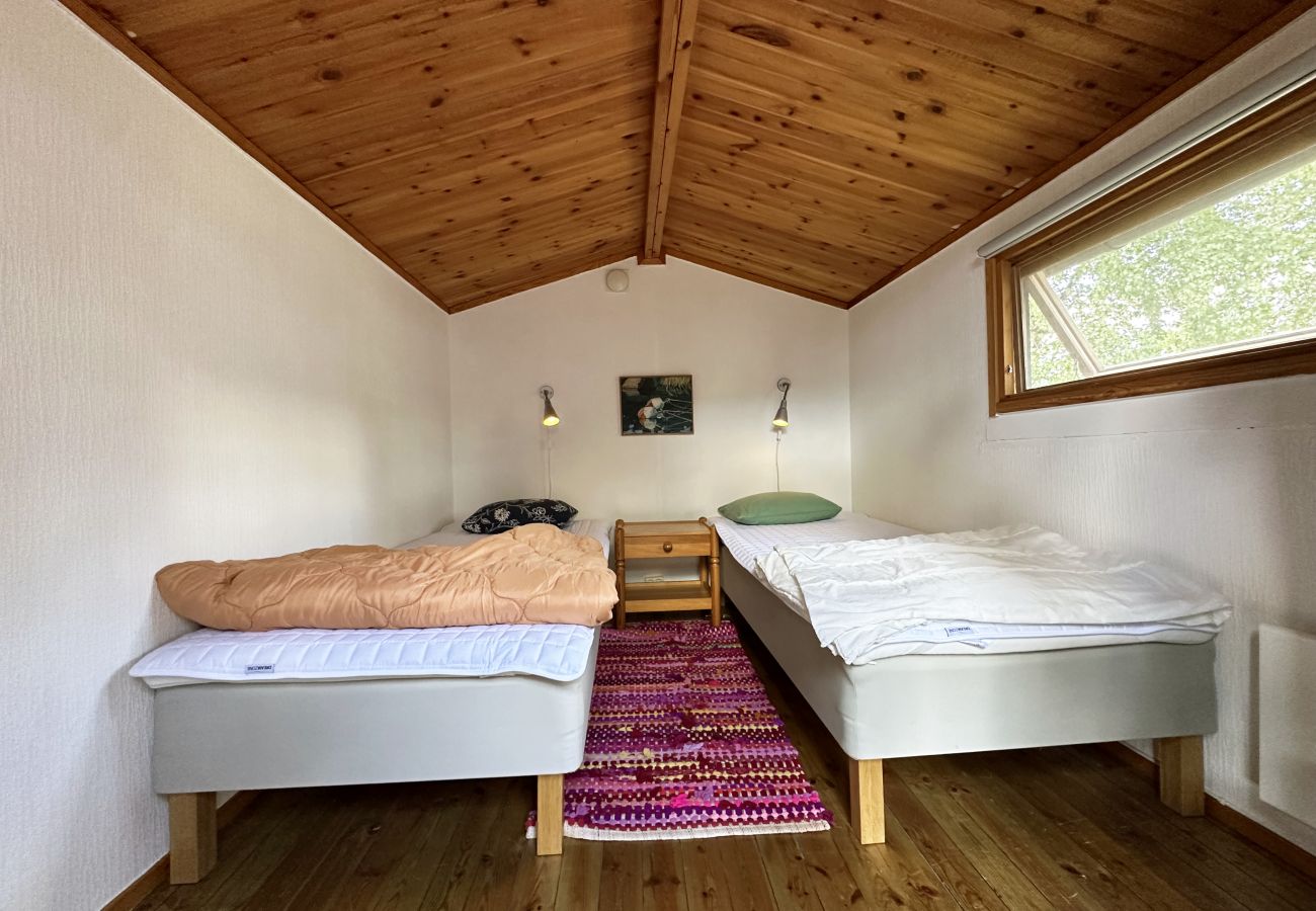 Ferienhaus in Mönsterås - Gemütliches Ferienhaus an einem schönen Familienbad in Oknö | SE05029