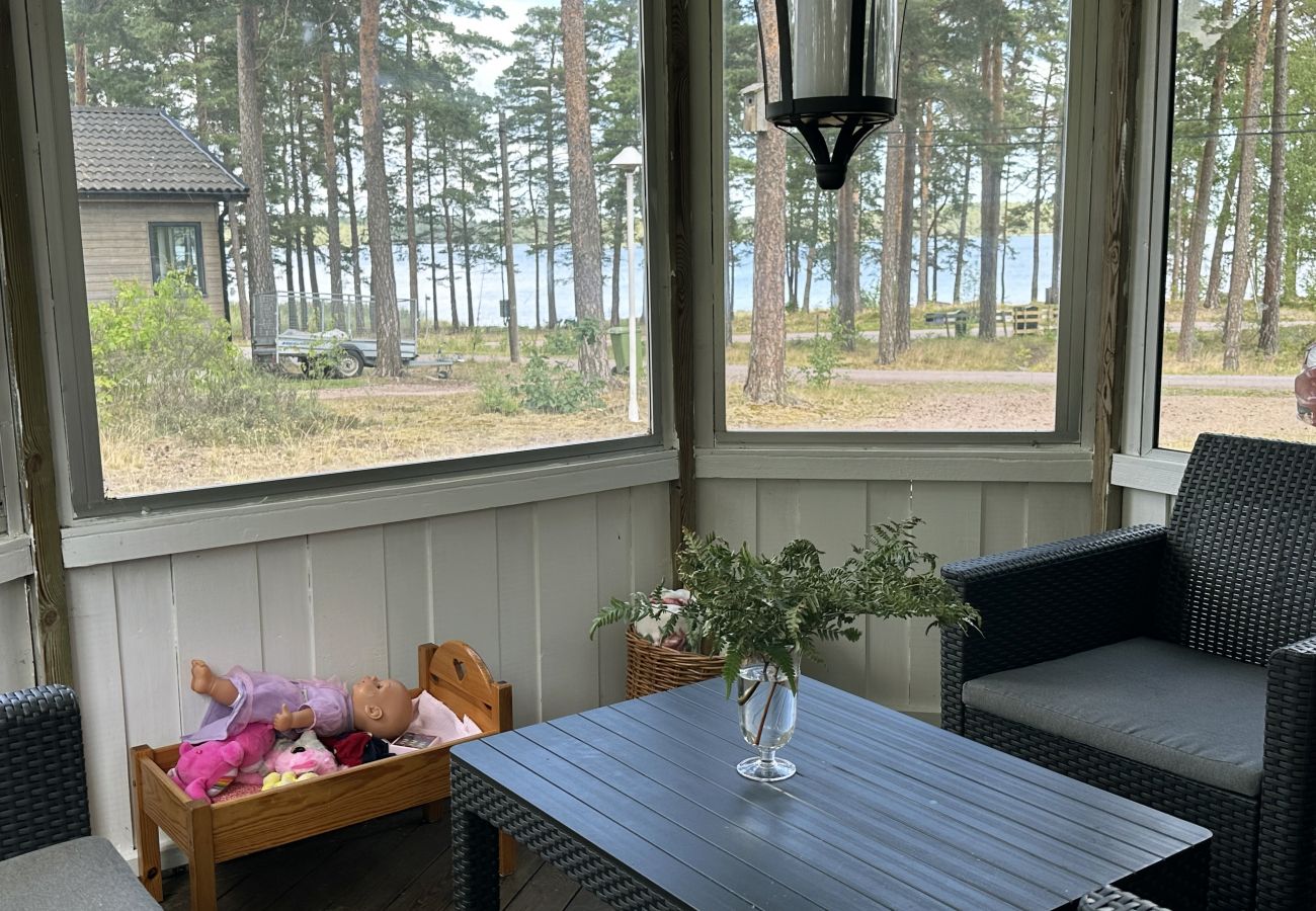 Ferienhaus in Mönsterås - Gemütliches Ferienhaus an einem schönen Familienbad in Oknö | SE05029
