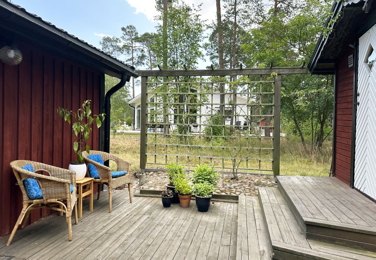Ferienhaus in Mönsterås - Gemütliches Ferienhaus an einem schönen Familienbad in Oknö | SE05029