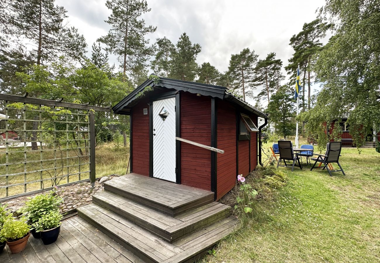 Ferienhaus in Mönsterås - Gemütliches Ferienhaus an einem schönen Familienbad in Oknö | SE05029